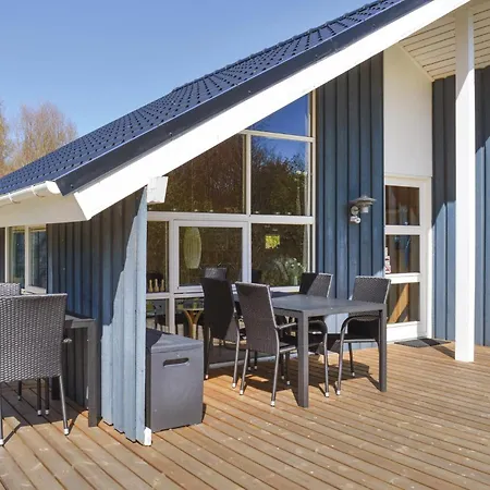 Dom wakacyjny Nice Home In Strandby With Kitchen