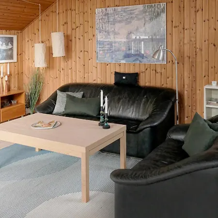 Tatil Evi Three-bedroom In Strandby