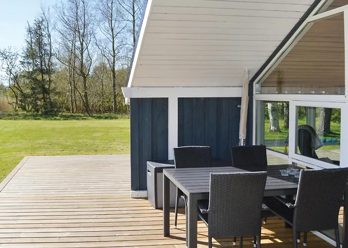 Three-bedroom In Strandby